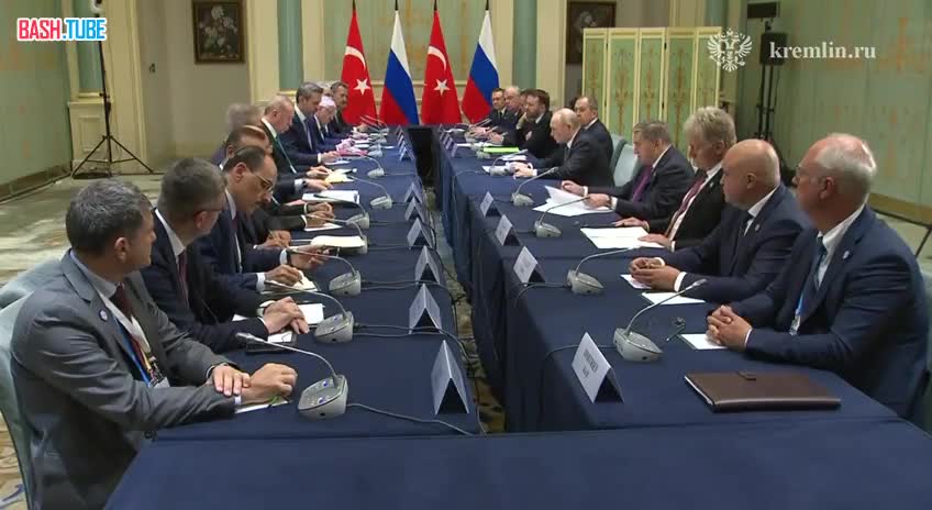  Владимир Путин проводит переговоры с президентом Турции Реджепом Тайипом Эрдоганом на полях саммита ШОС в Китае