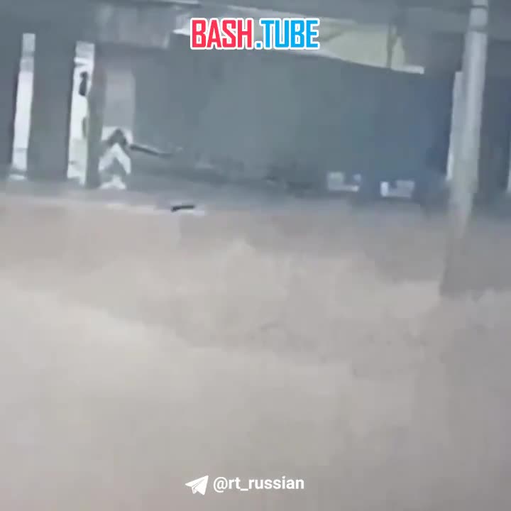  В Череповце мужчина решил вплавь пересечь улицу после ливня