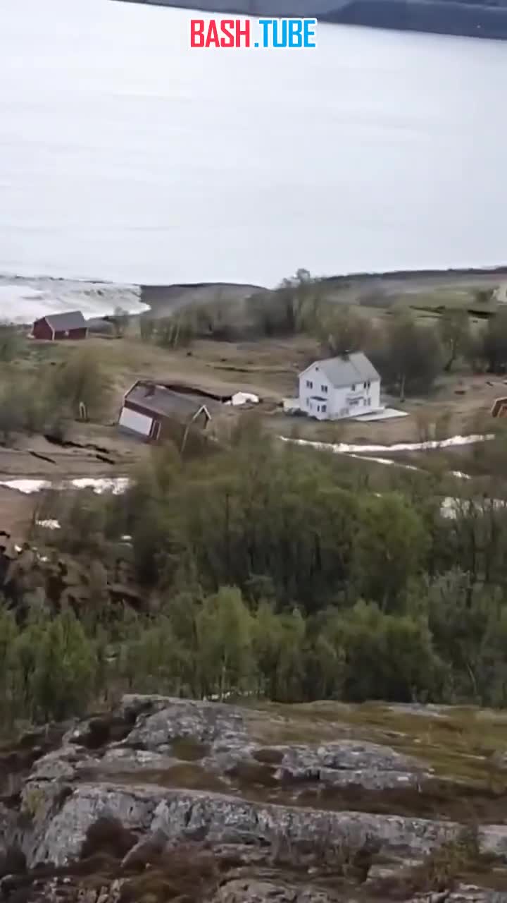  В Норвегии гигантский оползень буквально смыл в море целый кусок суши площадью почти 100 тысяч квадратных метров