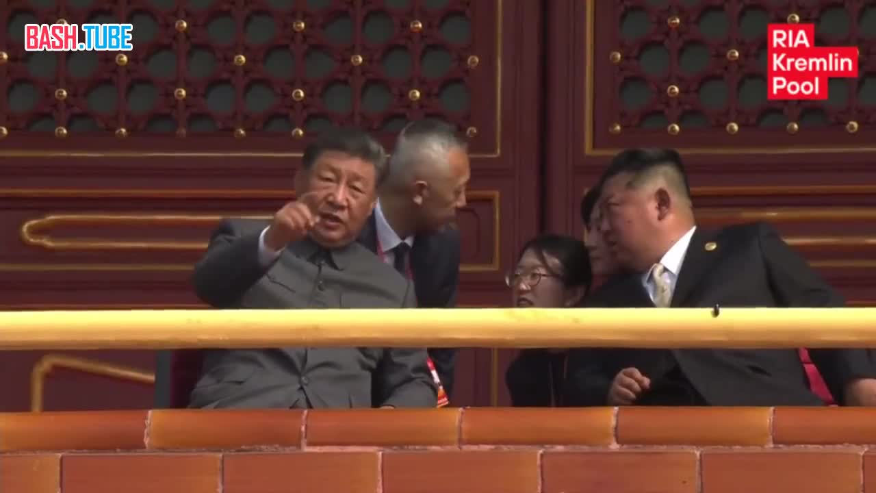  Обстановка на трибуне, с которой парад смотрели вместе с лидером КНР Владимир Путин и Ким Чен Ын