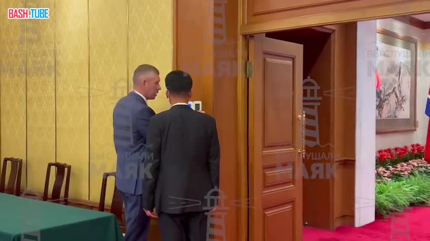  Перед встречей Путина и Ким Чен Ына сотрудники охраны лидеров спорили, какая должна быть температура в зале