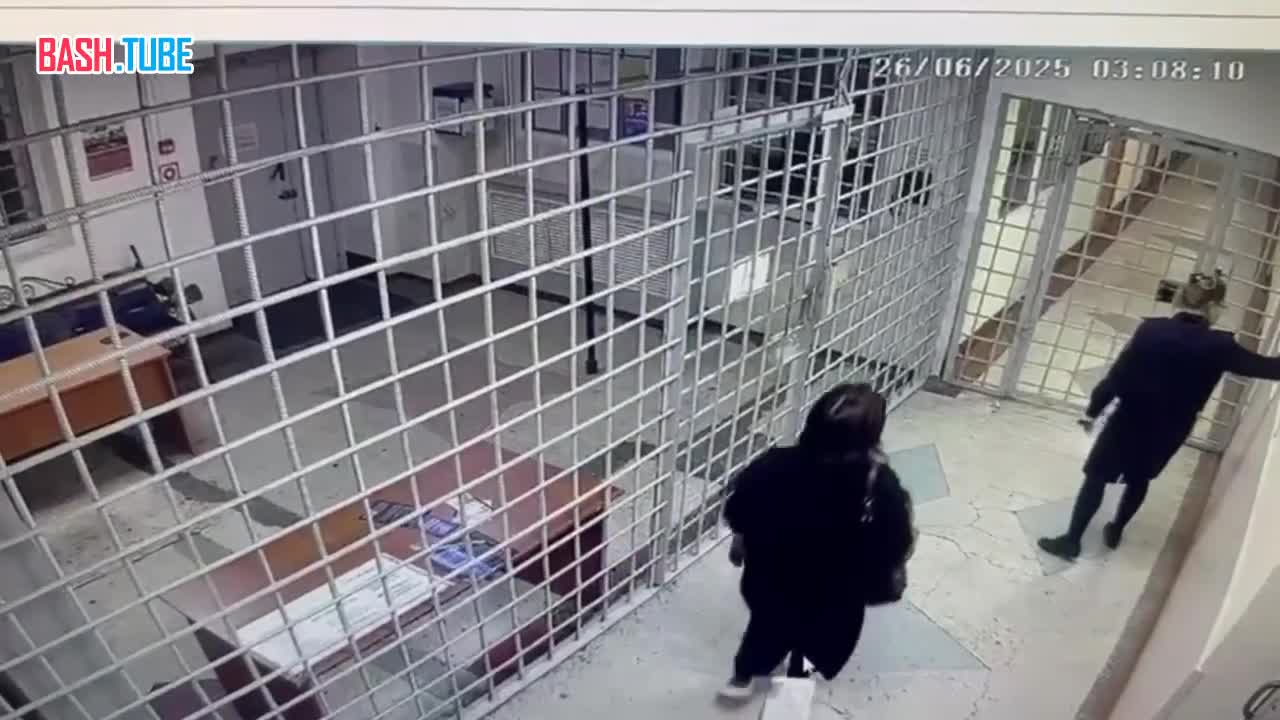  Жительница Камчатского края украла телефон у спящего в отделе полиции