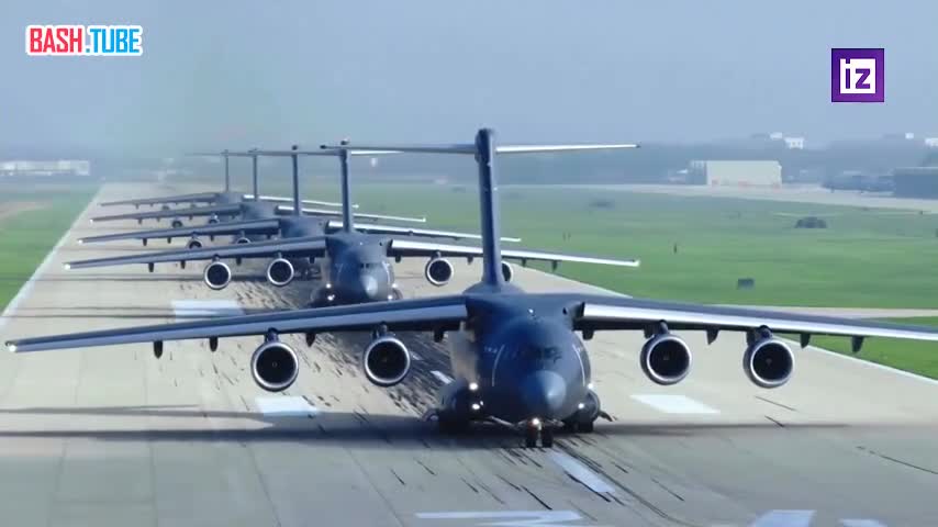  Авиацию китайской армии - транспортники, ракетоносцы, истребители и вертолеты - показали на военном параде в Пекине