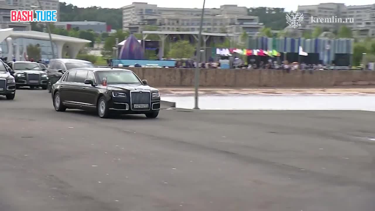  Владимир Путин на катере «Ураган» отправился к дальневосточному филиалу Национального центра «Россия»