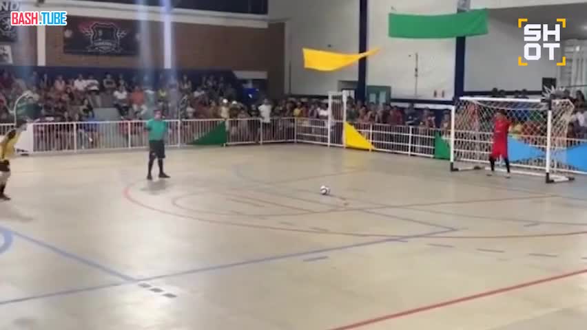  Вратарь умер после удара мячом в грудь в Бразилии