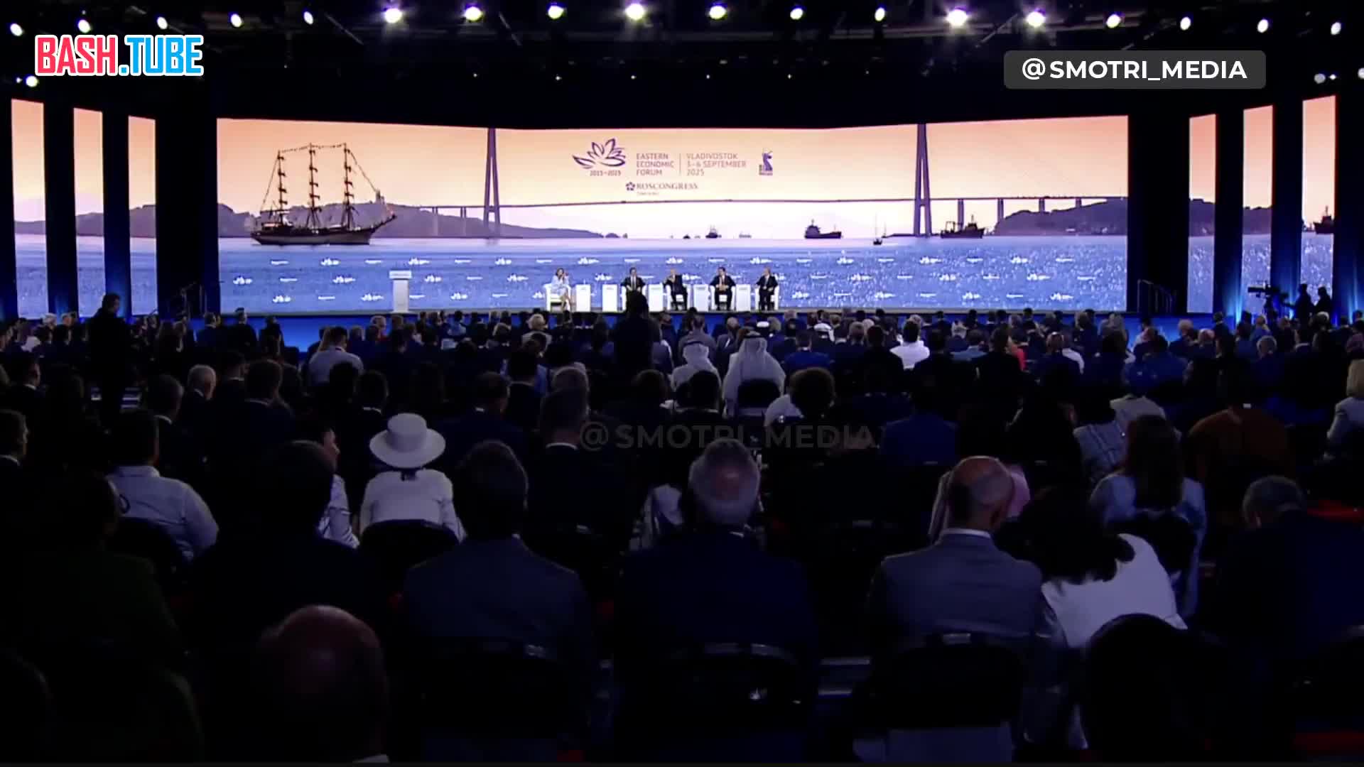  Путин допустил объединение платежных инструментов России и Китая для упрощения поездок туристов