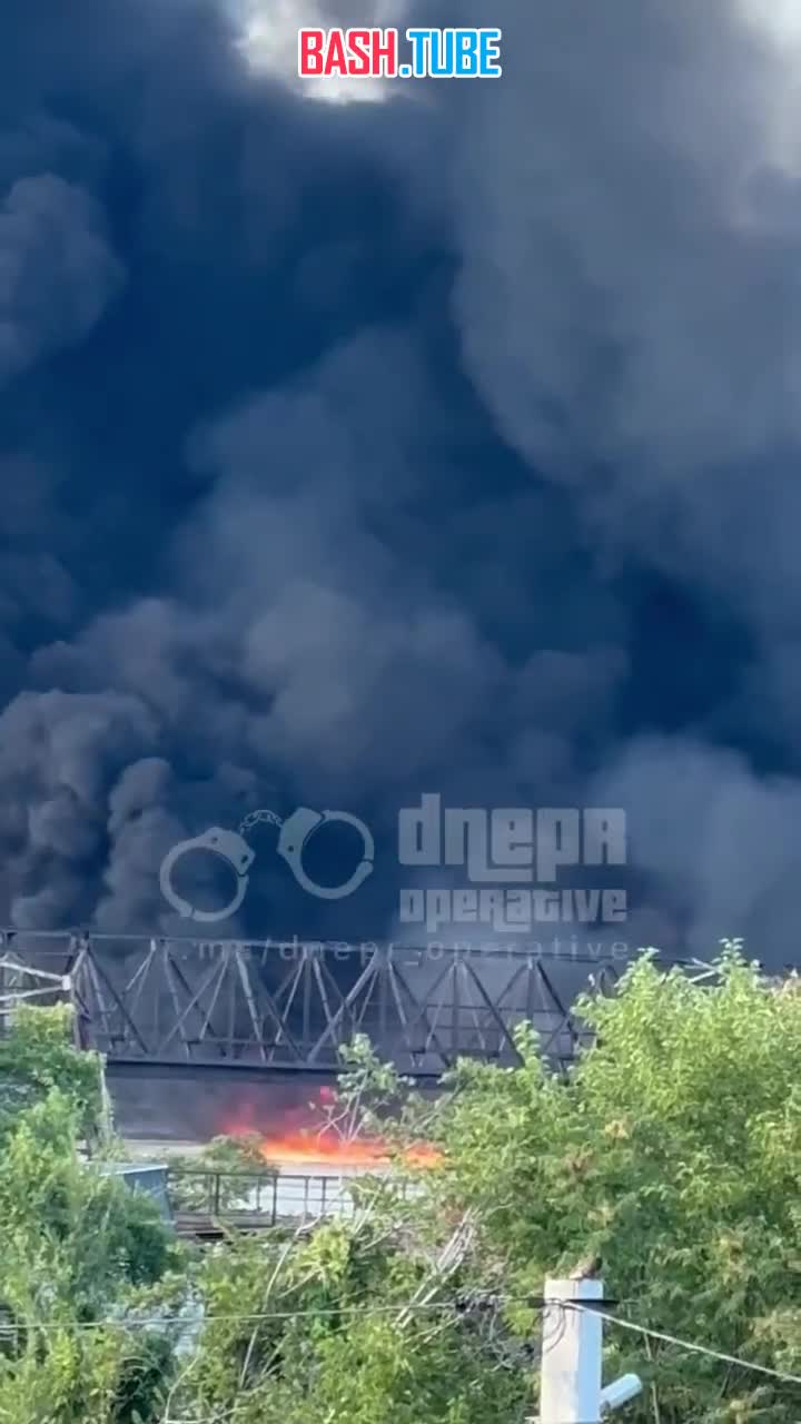  Пожар на территории бывшего комбайнового завода в Днепропетровске продолжается