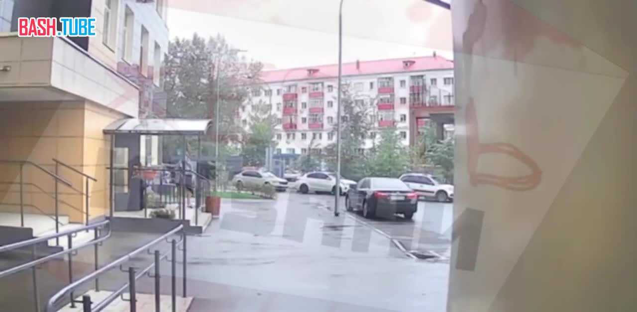  34-летний житель Казани рухнул с высоты 11 этажа и упал перед входом в подъезд