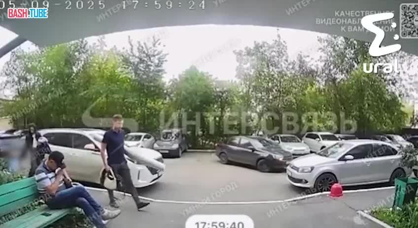  Пьяный мужик напал на семью у подъезда многоэтажки в Челябинске