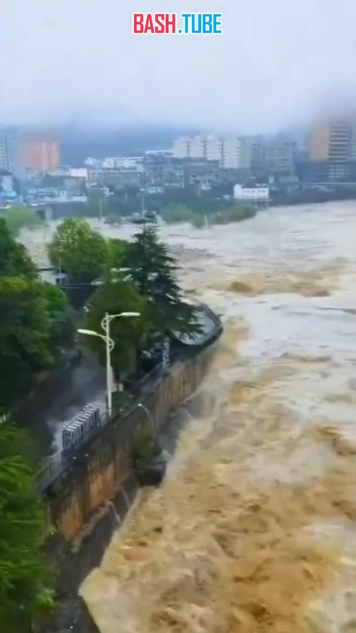  Серия наводнений накрыла китайские провинции Шаньси и Сычуань