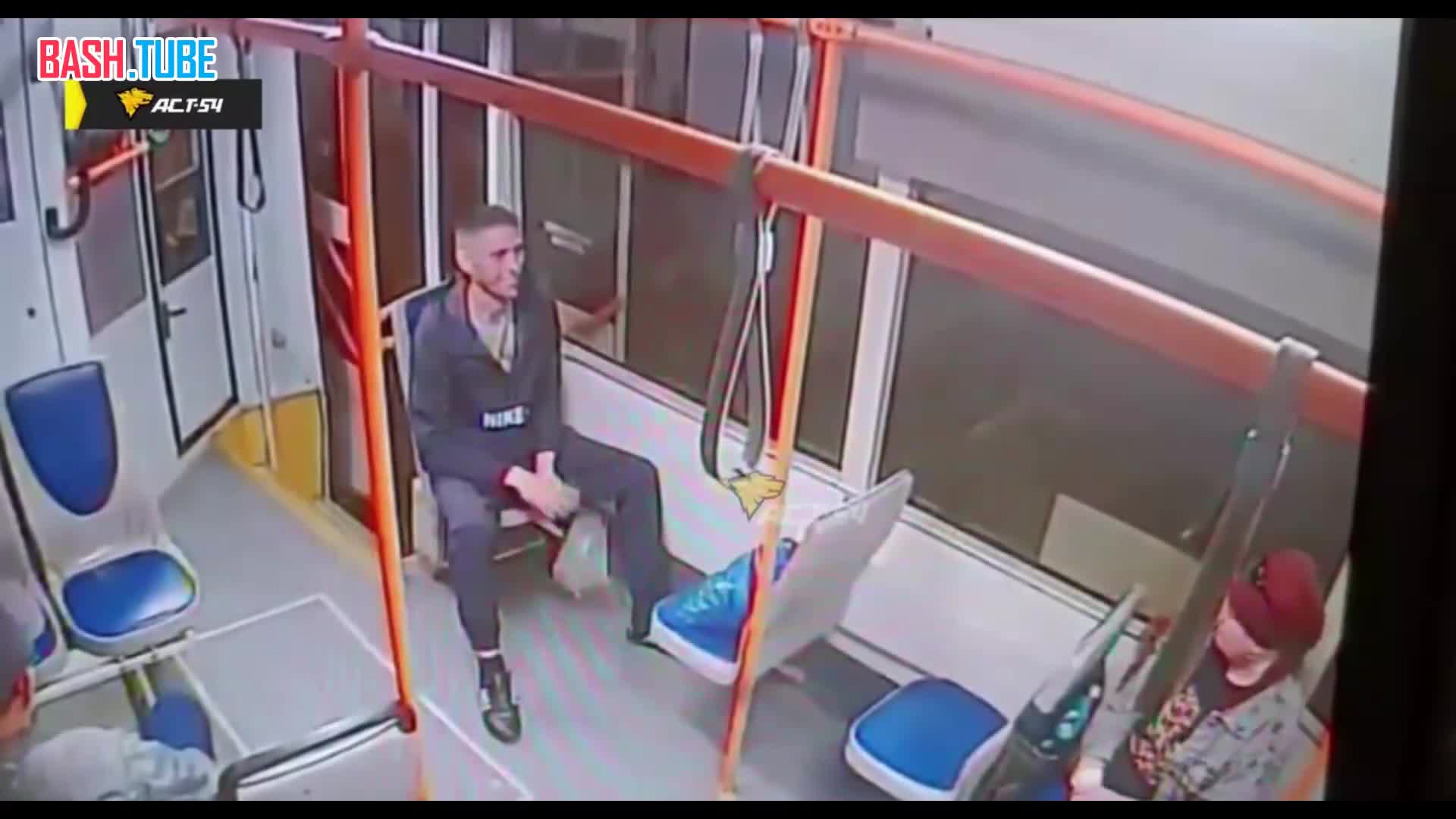  Новосибирец сделал замечание зацеперам, в ответ они ему сломали два ребра и облили из перцового баллончика