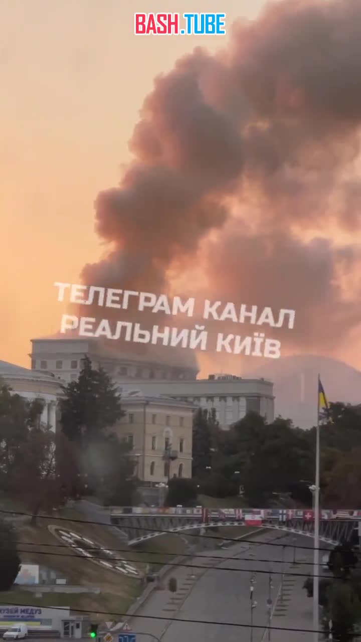  В Киеве в результате, вероятно, прилета БПЛА, загорелось здание кабмина в районе Крещатика