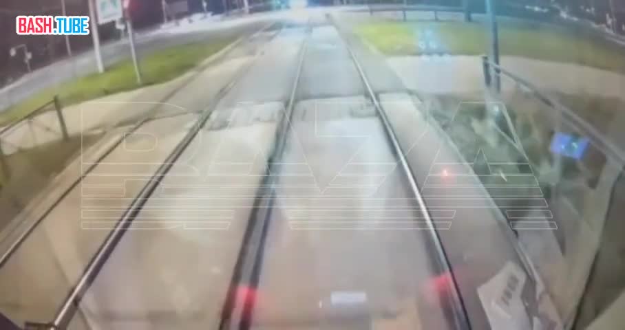  Электросамокатчик заехал под трамвай и погиб - очень странное ДТП в Санкт-Петербурге