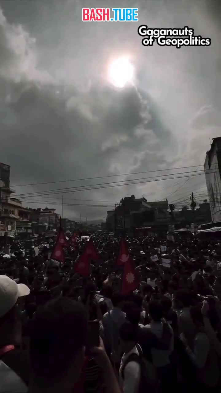  По меньшей мере 10 человек погибли в Непале во время протестов против запрета социальных сетей
