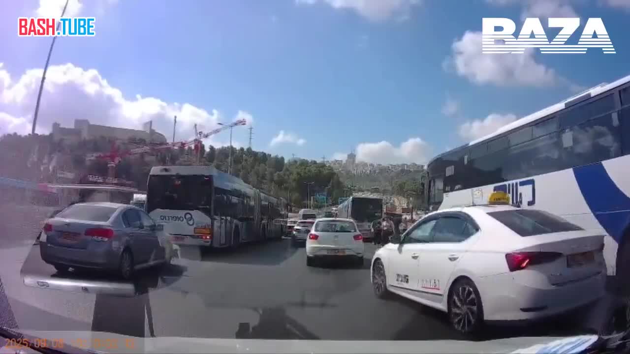  Видео момента нападения на автобус в Иерусалиме
