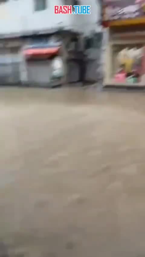  На Китай обрушился тайфун «Тапах»: из опасных районов эвакуированы более 60 тыс человек, отменены сотни авиарейсов