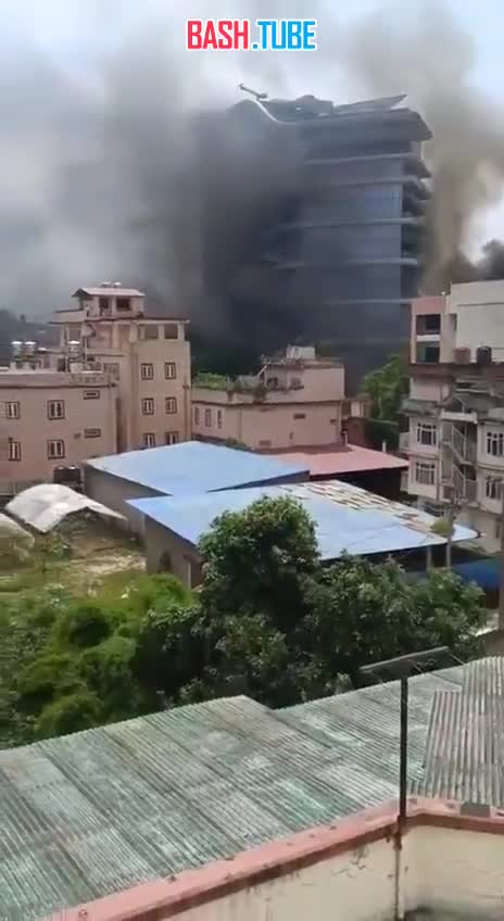  В Непале протестующие также подожгли отель Hilton