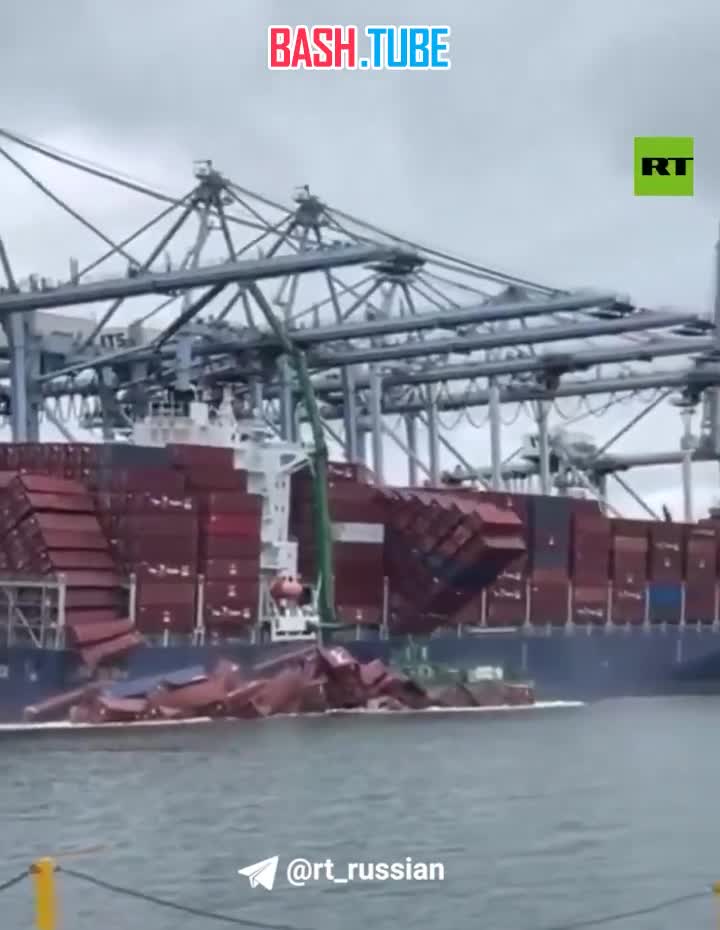  67 контейнеров упали с грузового судна в порту Лонг-Бич в Калифорнии во время разгрузки