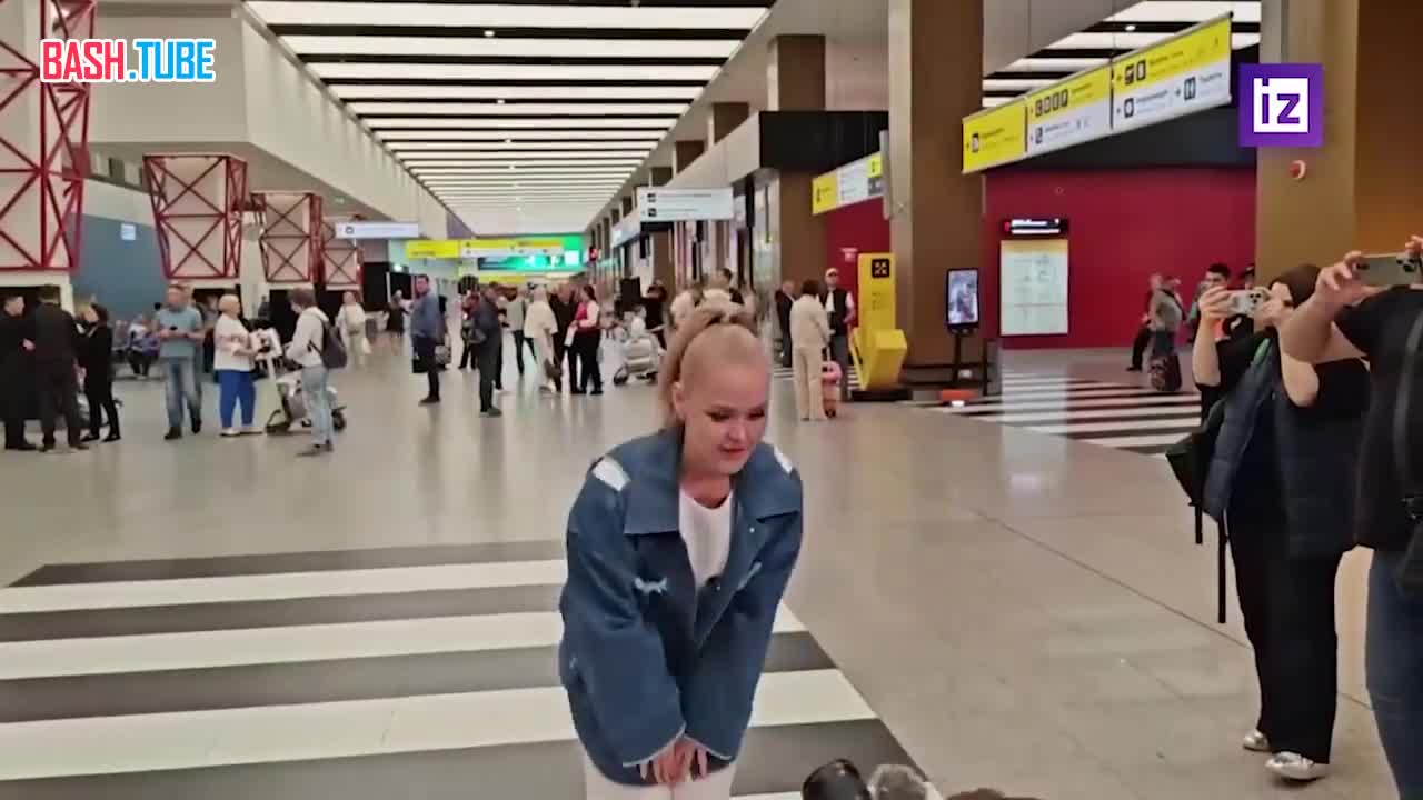  Участницу песенного конкурса «Интервидение» из Белоруссии Анастасию Кравченко встретили в московском аэропорту