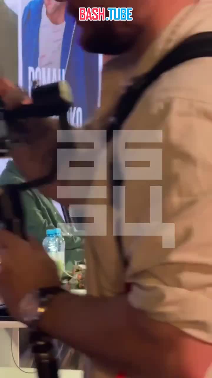  Стала патриоткой? Лолита подарила Королевой серьги с двуглавым орлом