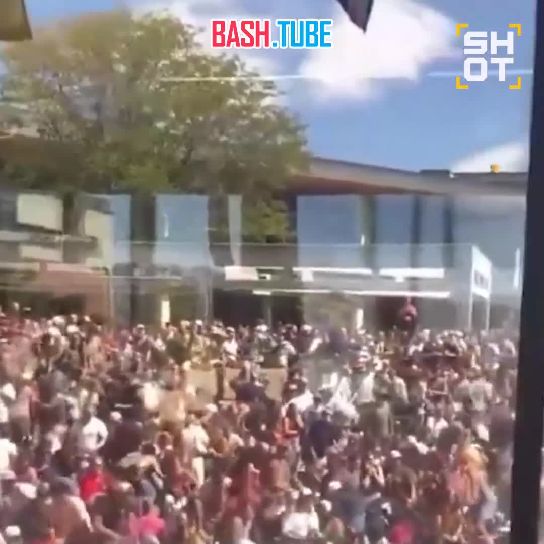  Стрелявший в Чарли Кирка мог сбежать с места преступления по крыше здания, находившегося неподалёку от места мероприятия