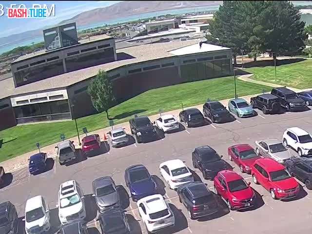  ФБР опубликовало видеозапись, где подозреваемый в убийстве Чарли Кирка бежит по крыше центра Лози в Университете долины Юты