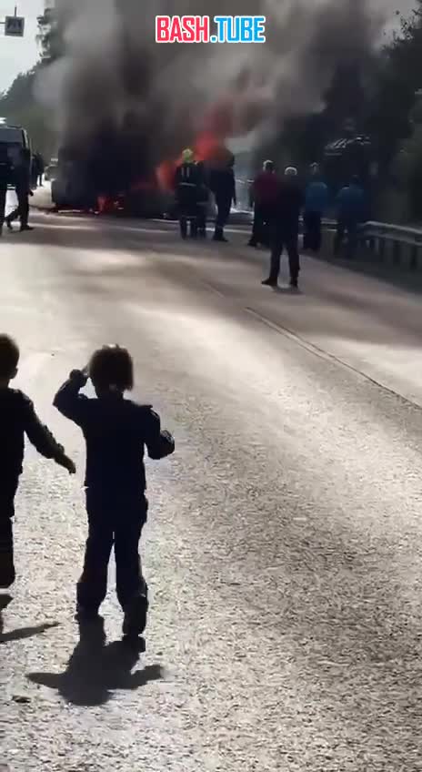  Огненное ДТП произошло на Донинском шоссе в Раменском. Легковушка столкнулась с грузовиком и от удара обе машины загорелись