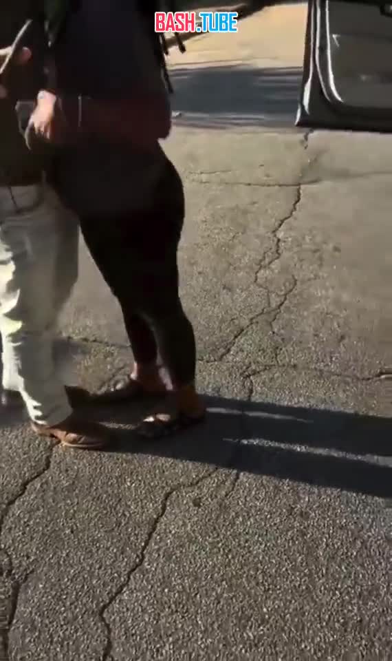  Техасец эпично вырубил темнокожую истеричку, которая угрожала ему пистолетом