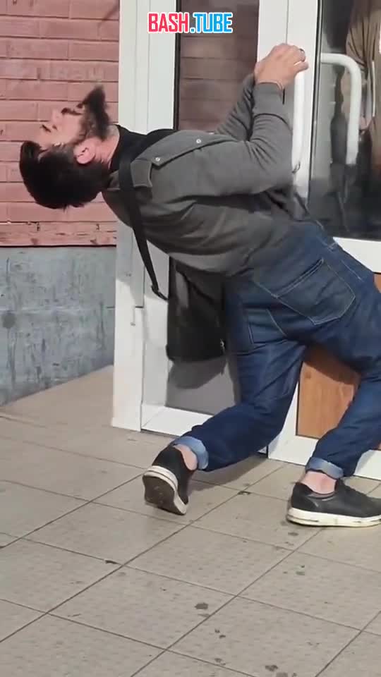  Солевой «киборг» заблокировал людей в кафе в Москве