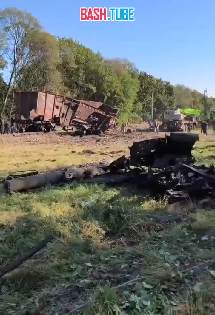  Кадры с места инцидента под Киевом, где во время транспортировки по железной дороге взорвался поезд с боеприпасами