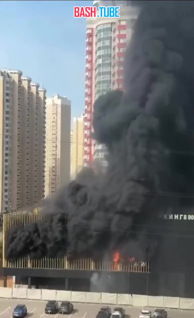  Мощный пожар в подмосковном Путилково: загорелась многоэтажная парковка