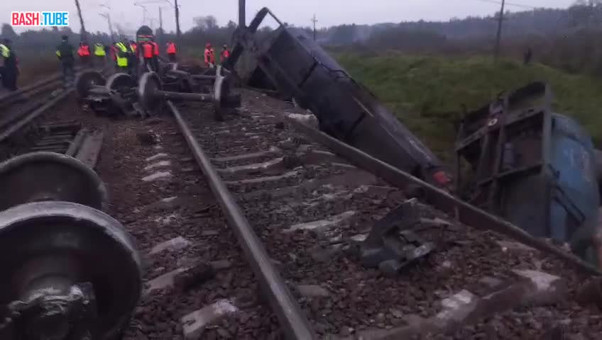  Машинист погиб при сходе тепловоза с рельсов в Ленобласти