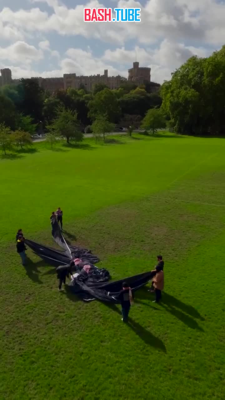  Самая большая в мире фотография Трампа и Эпштейна размещена перед британским Виндзорским замком