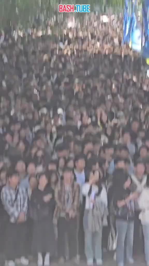  В Хэйлунцзянском университете в Харбине собралась толпа выпускников, ищущих работу в рамках осеннего набора 2025 года