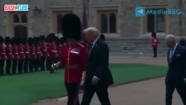  Британская и мировая пресса ловят Трампа за нарушениями придворного этикета в общении с британским королем Карлом