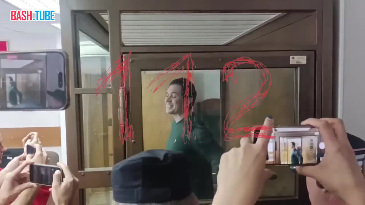  Главреда Baza Глеба Трифонова и продюсера ресурса Татьяну Лукьянову отпустили из СИЗО под домашний арест