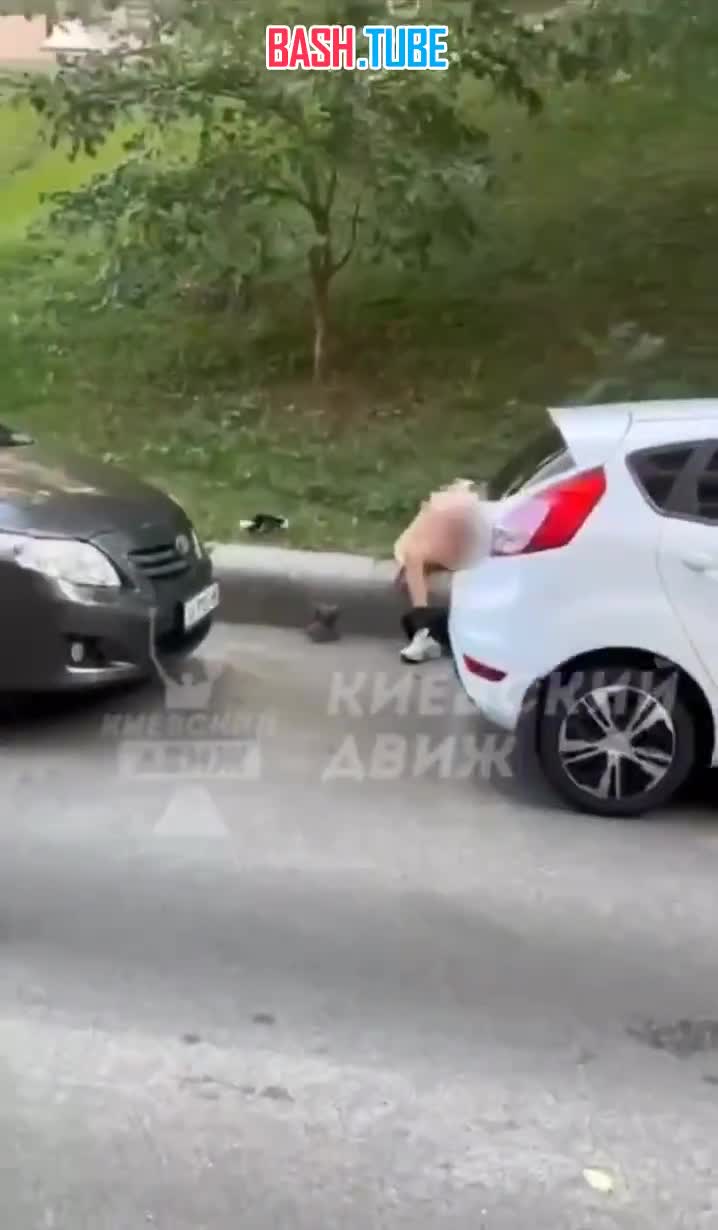  Парочка занялась сексом прямо в центре Киева