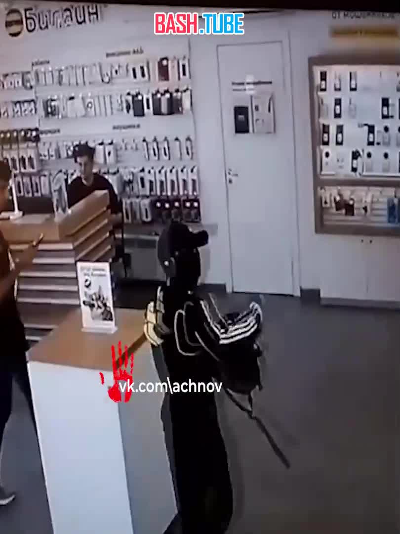  Условный срок вместо колонии: 16-летнему подростку, ограбившему салон связи на полмиллиона рублей, вынесли приговор