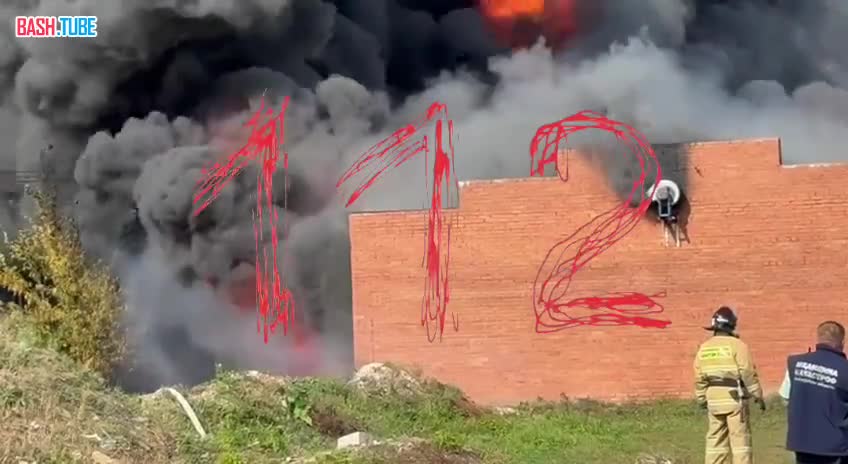  В Тольятти эпично горит склад с краской