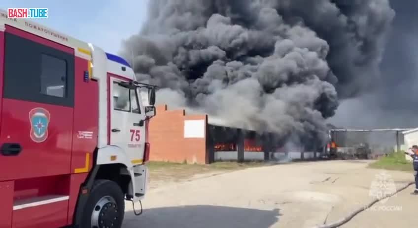  В Тольятти тушат крупный пожар на складе с лакокрасочными материалами - МЧС