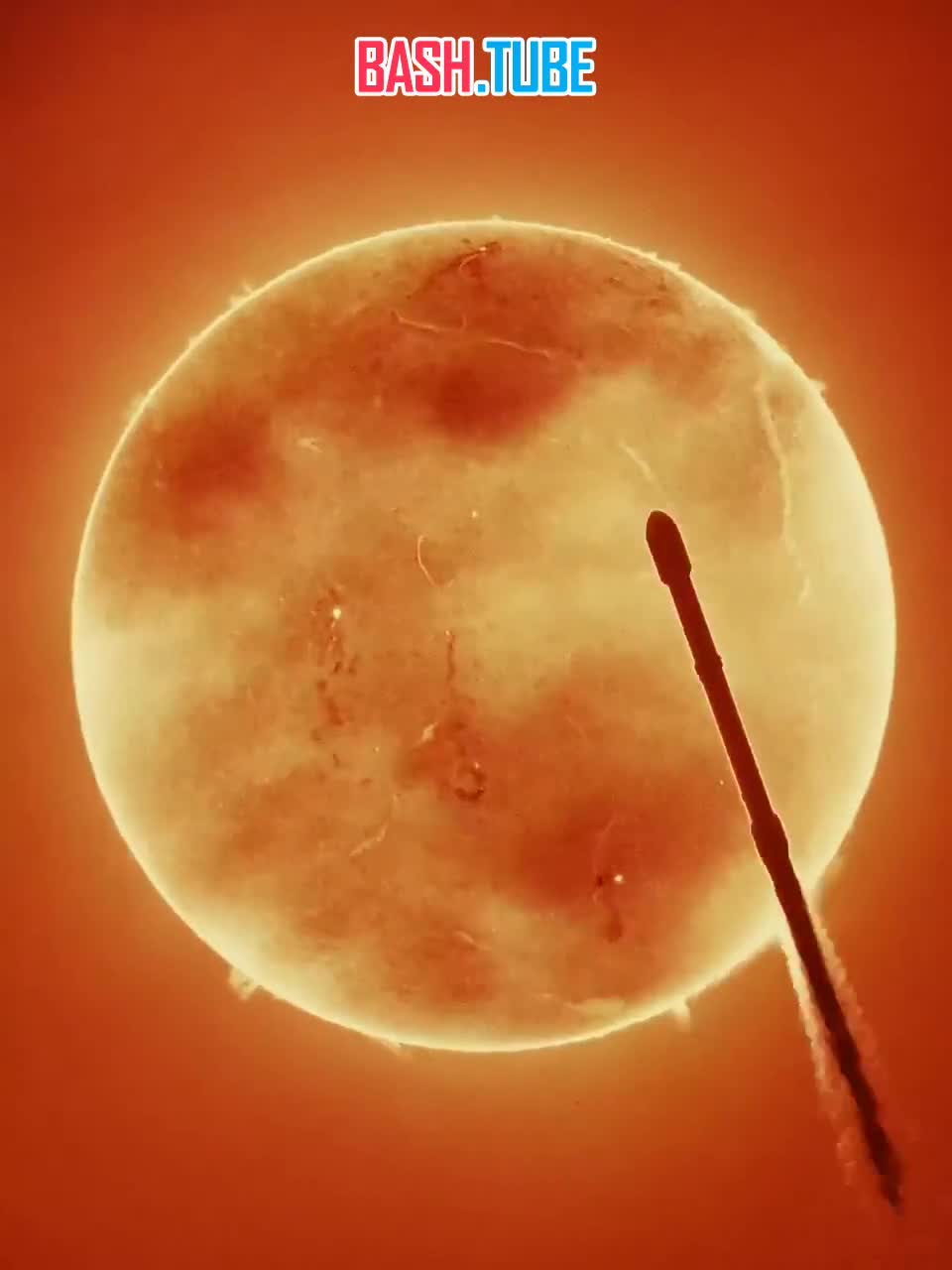  Пуск ракеты-носителя Falcon 9 из Флориды на фоне Солнца