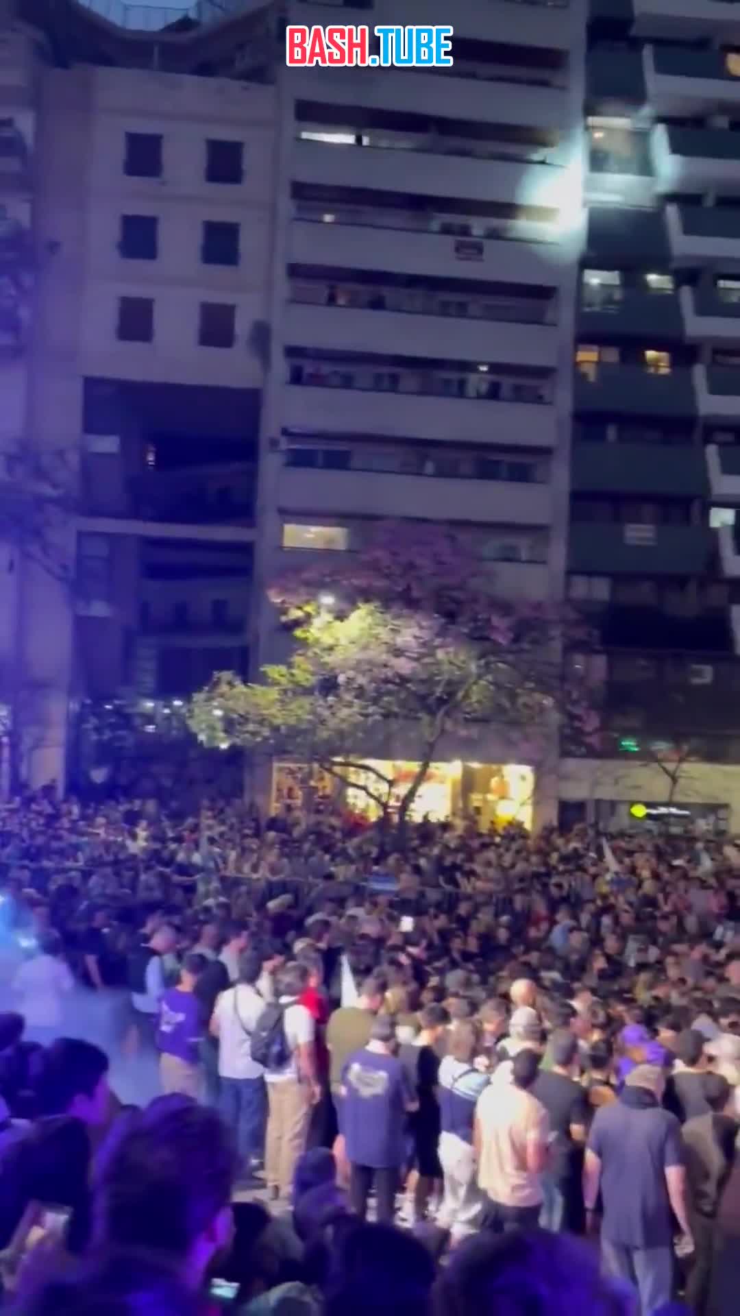  Десятки тысяч граждан Аргентины собрались в центре города Кордова