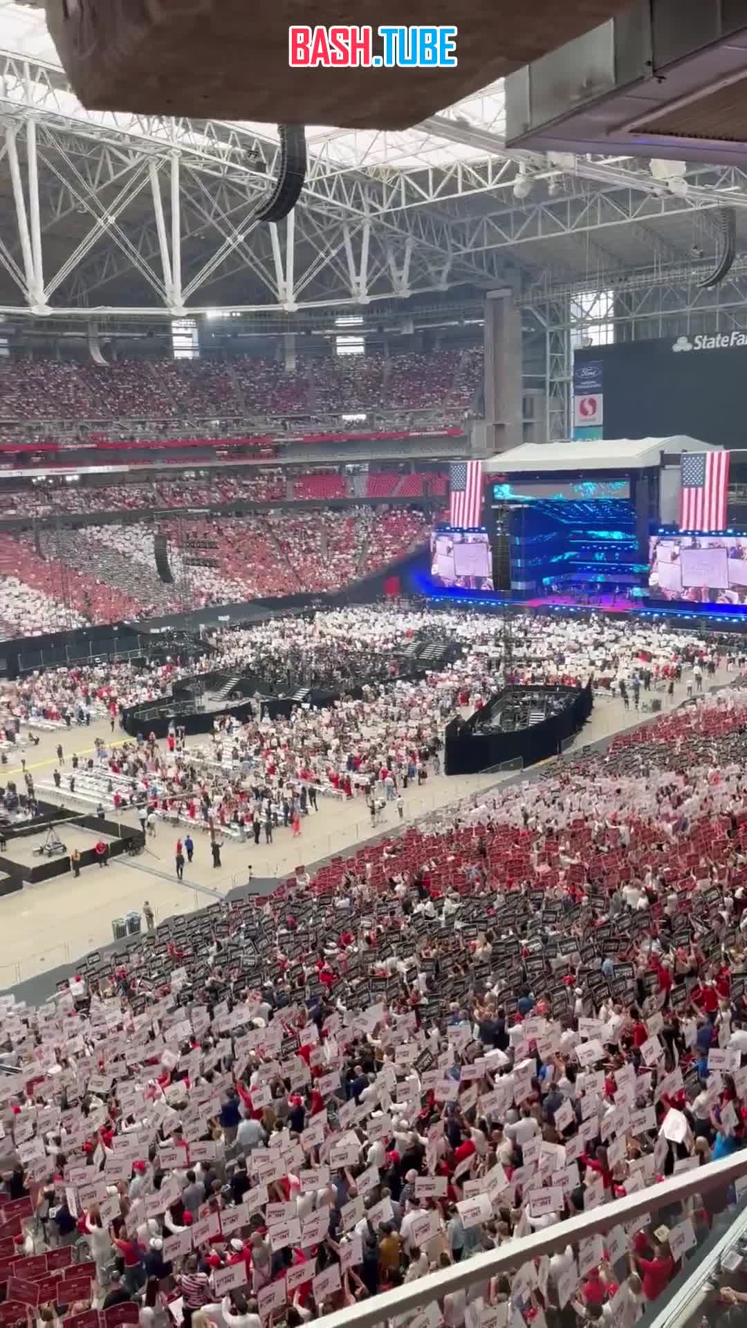  Илон Маск опубликовал видео с заполненного стадиона, где пройдет прощание с убитым активистом Чарли Кирком