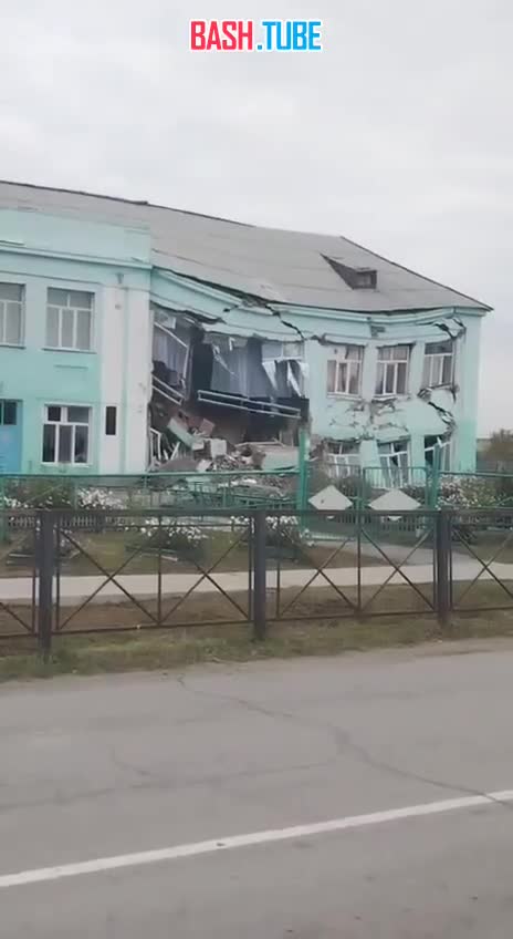  В Новосибирской области произошло обрушение - часть действующей школы на глазах у местных сложилась, как карточный домик