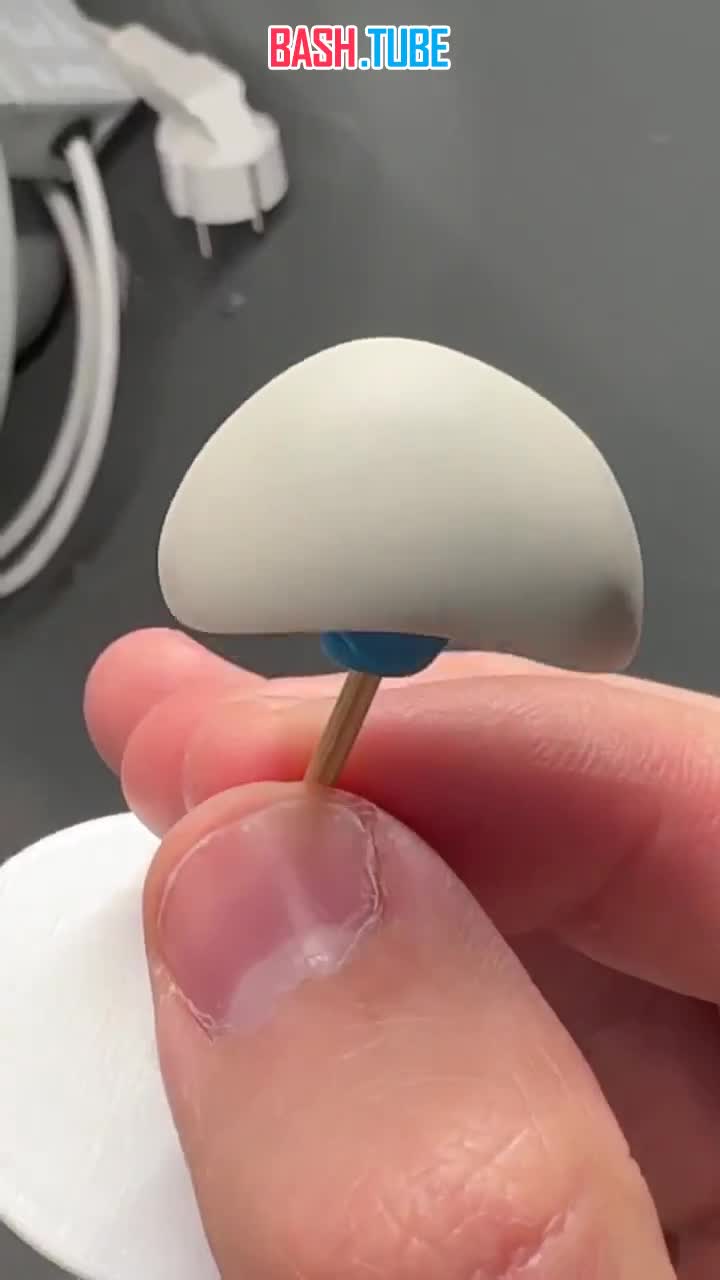  Петербуржец, оставшийся без глаза из-за рака, сделал себе протез со встроенным фонариком