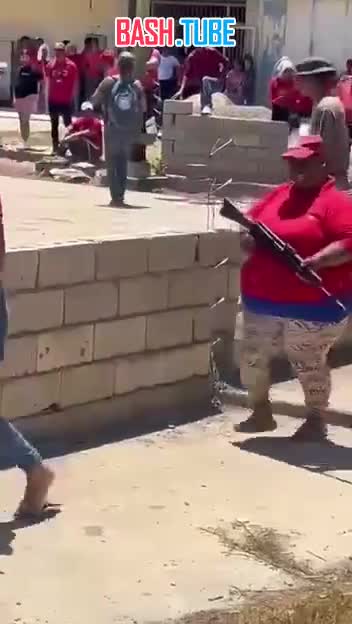  В Венесуэле вторую неделю проходят крупные военные учения с участием гражданских лиц по отражению вторжения США