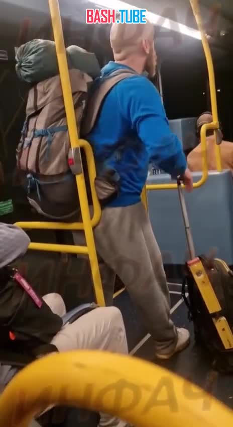  Укробеженец взбесился в лондонском автобусе при виде темнокожих пассажиров, начал их оскорблять