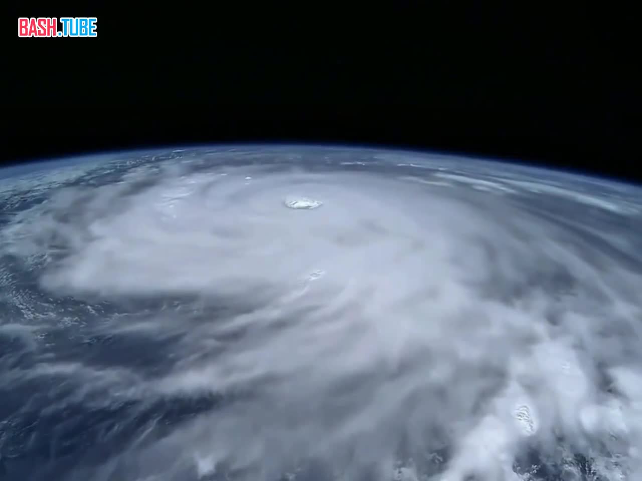  Супертайфун Рагаса сняли из космоса