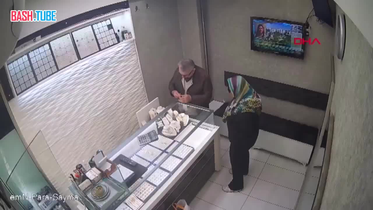  Сотрудница банка обанкротившаяся на криптовалюте попыталась ограбить ювелирный магазин в Кайсери, Турция