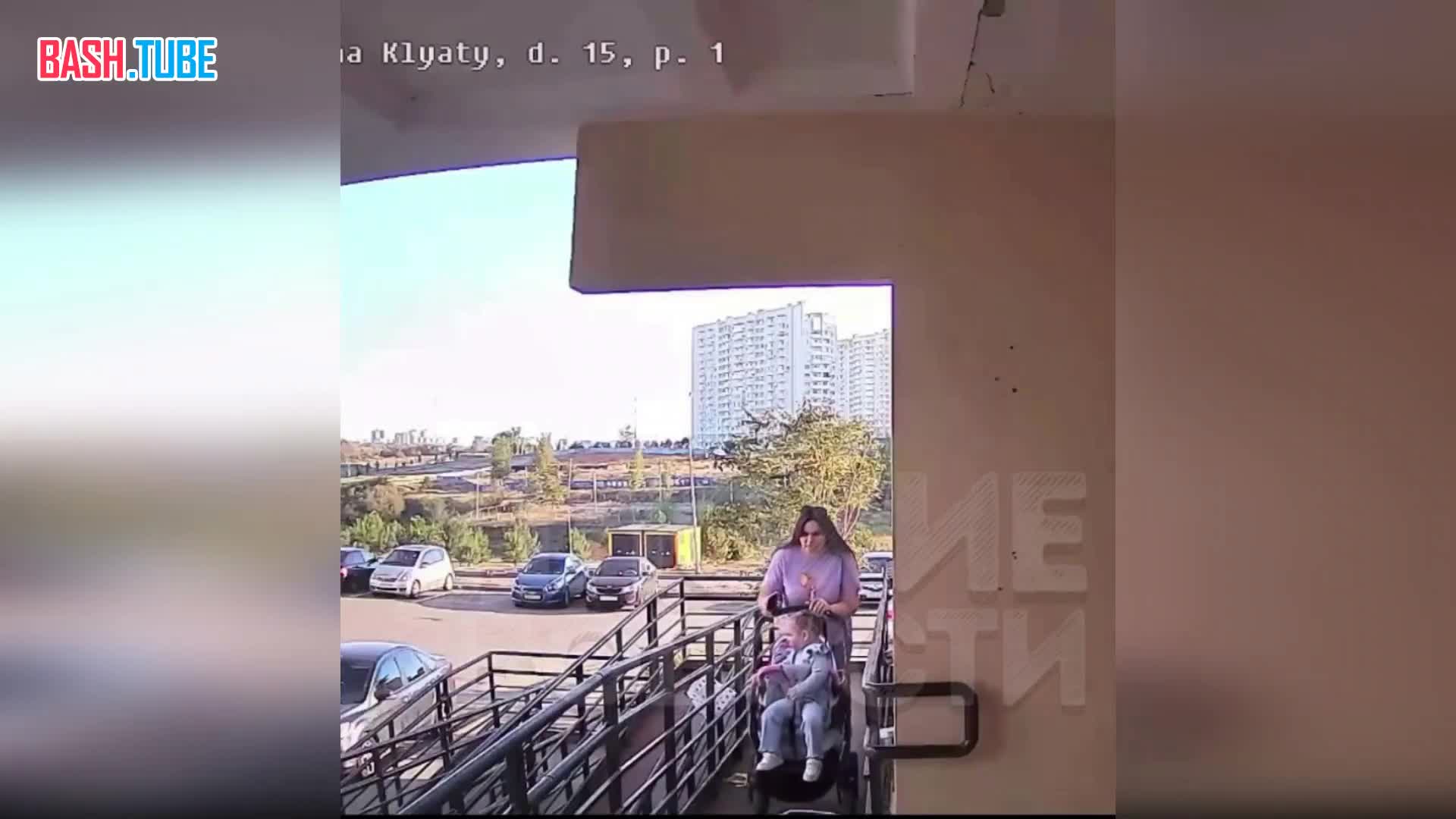  В Ростове шампур едва не пробил голову девочке, когда малышка возвращалась после прогулки с мамой